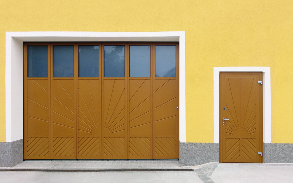 Seiten-Sektionaltore - Lindpointner Torsysteme GmbH